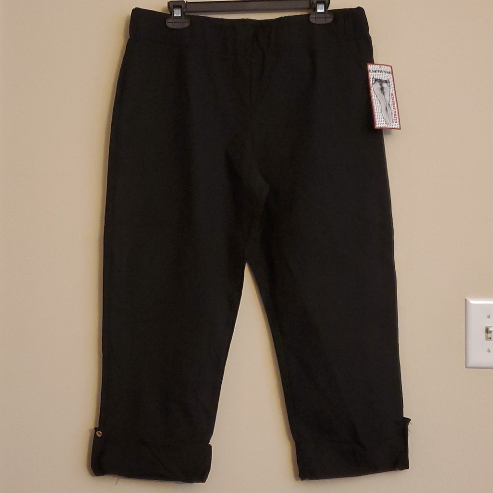 NWOT Espresso Black Cropped Pants